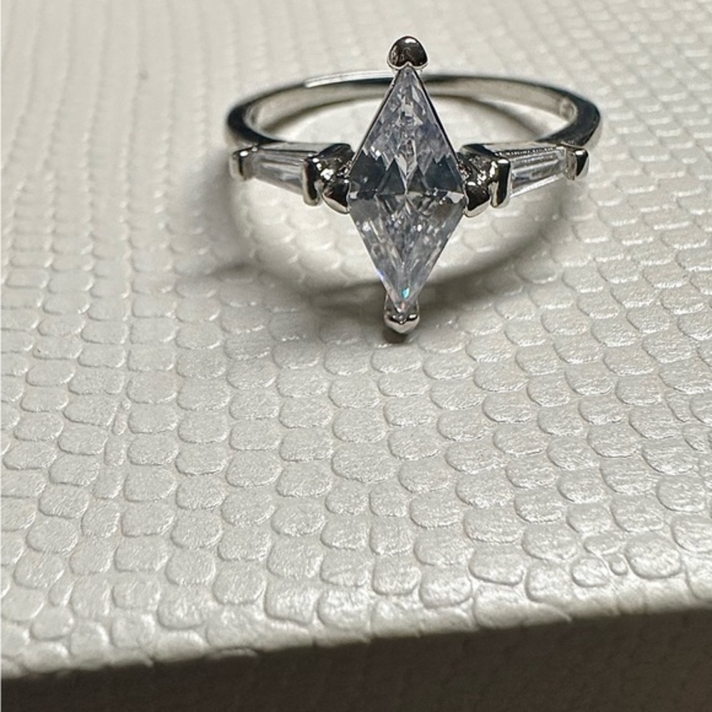 2 Carat Lozenge diamond Ring Three Stone 18K White Gold Vermeil marquise cut